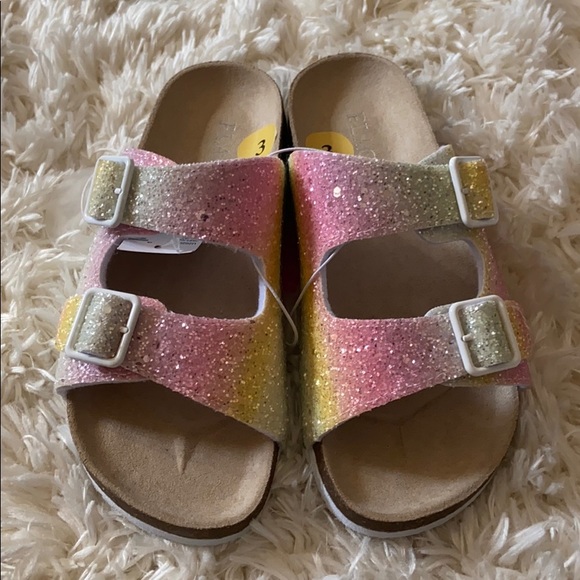 NEW✨PLACE Sandals - Picture 1 of 11